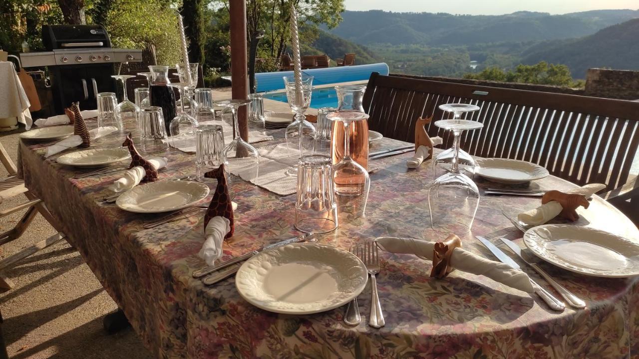 Chateau De Chauvac - Chambres Et Table D'Hotes Avec Vue Sur La Riviere Bassignac-le-Bas Buitenkant foto